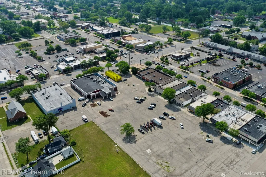 5637 Middlebelt Road Garden City City MI 48135