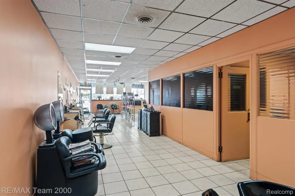 5637 Middlebelt Road Garden City City MI 48135