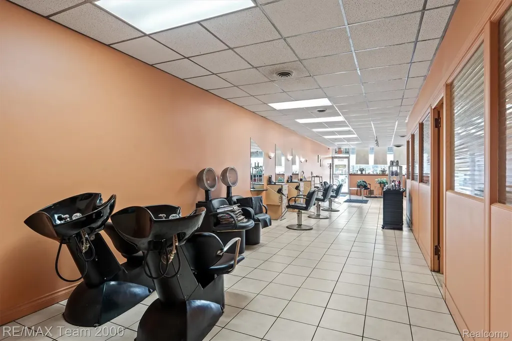 5637 Middlebelt Road Garden City City MI 48135