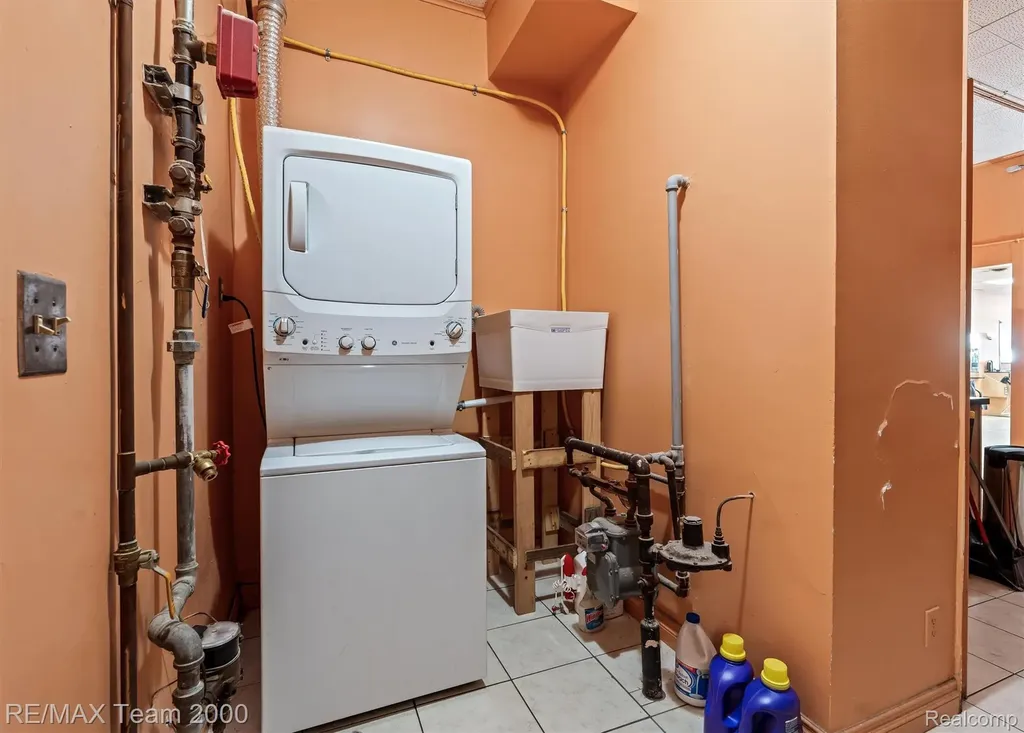5637 Middlebelt Road Garden City City MI 48135
