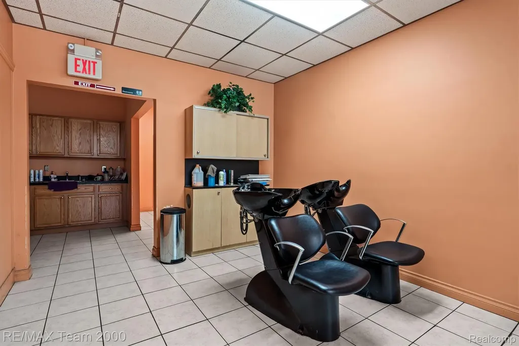 5637 Middlebelt Road Garden City City MI 48135