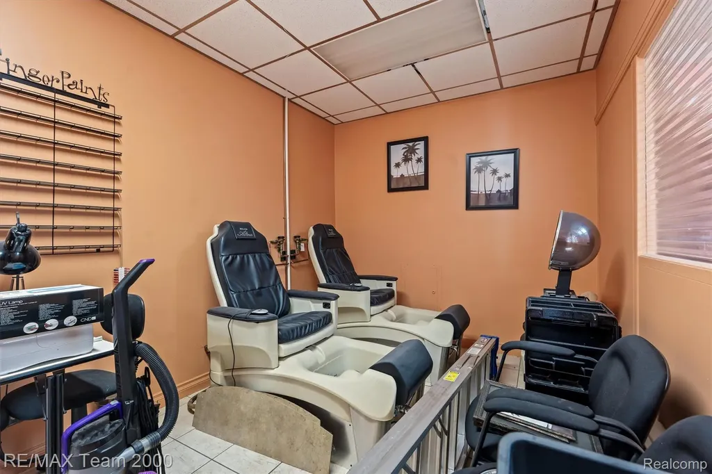 5637 Middlebelt Road Garden City City MI 48135