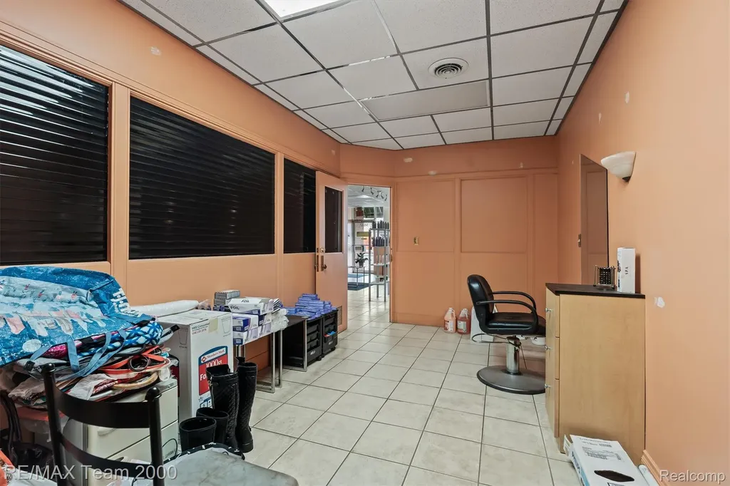 5637 Middlebelt Road Garden City City MI 48135