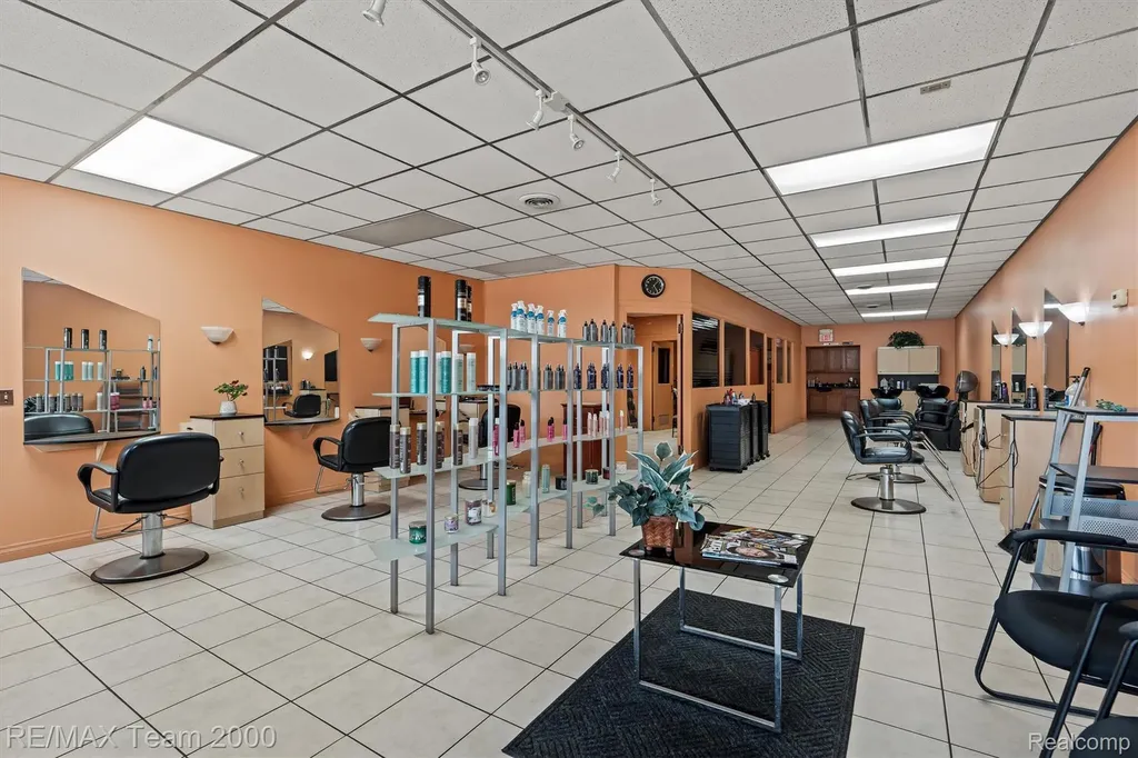 5637 Middlebelt Road Garden City City MI 48135