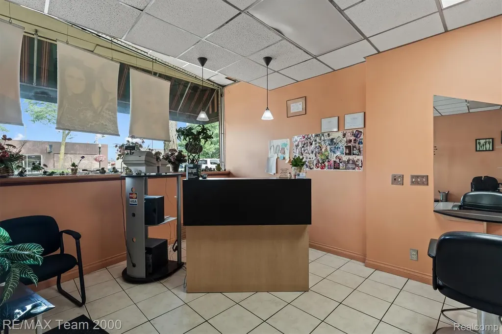 5637 Middlebelt Road Garden City City MI 48135