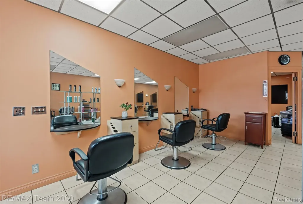 5637 Middlebelt Road Garden City City MI 48135