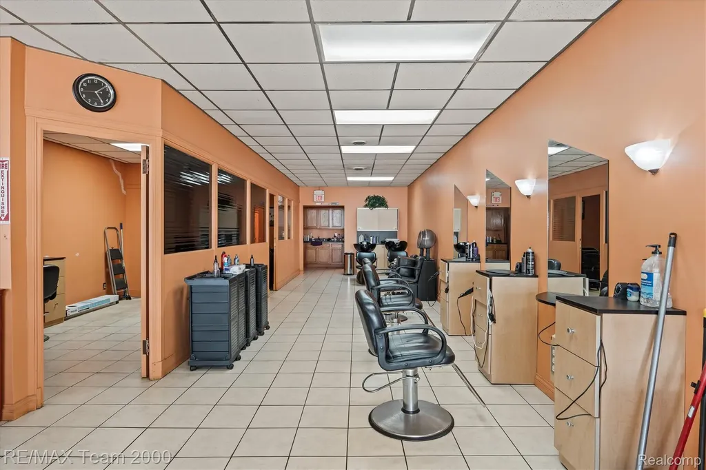 5637 Middlebelt Road Garden City City MI 48135