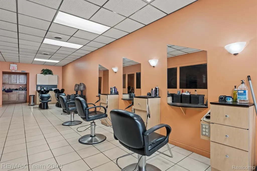 5637 Middlebelt Road Garden City City MI 48135