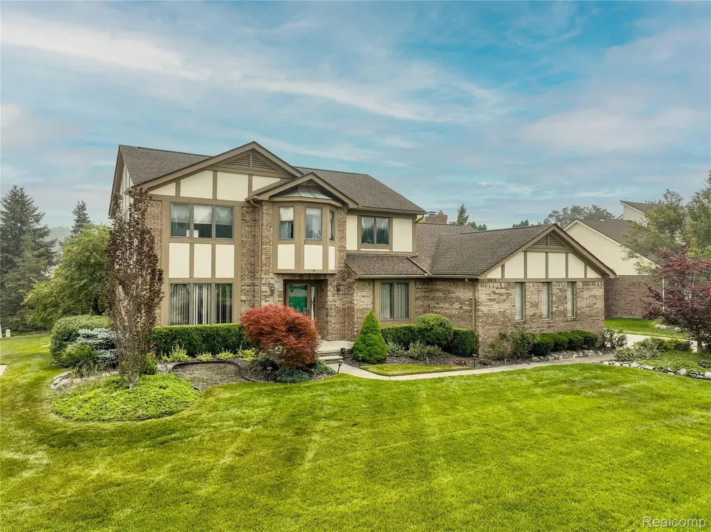 19678 Ashley Court Livonia City MI 48152