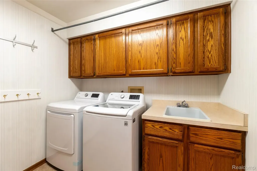 19678 Ashley Court Livonia City MI 48152