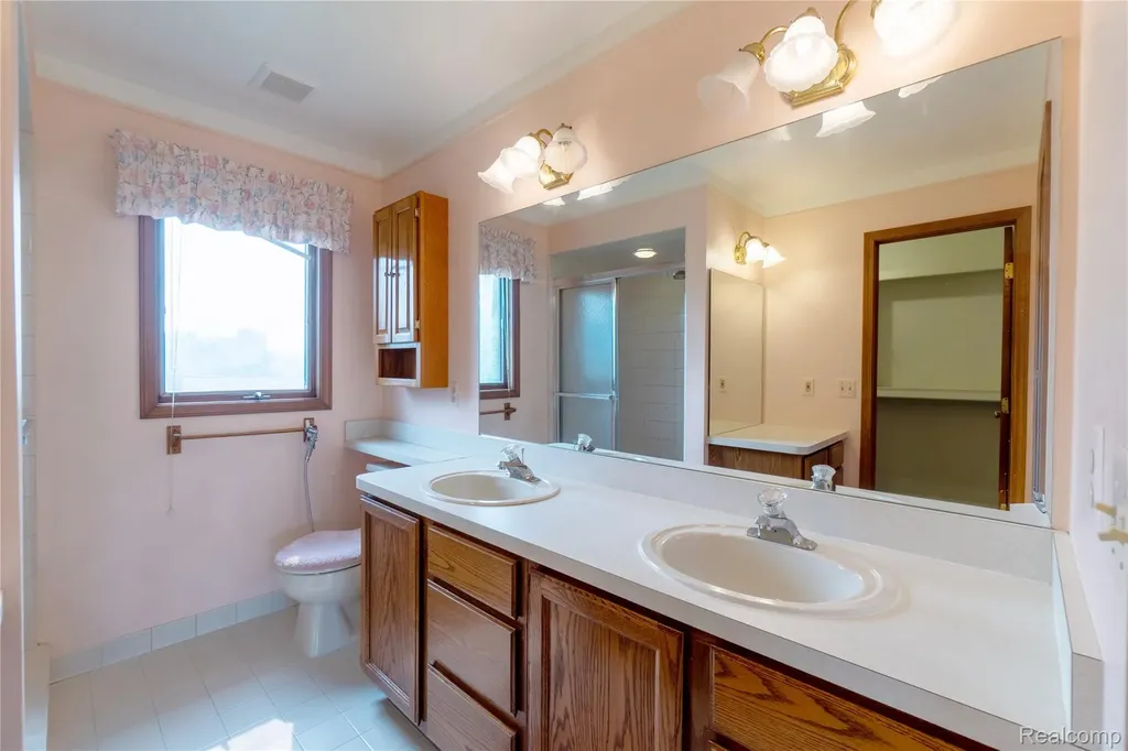 19678 Ashley Court Livonia City MI 48152