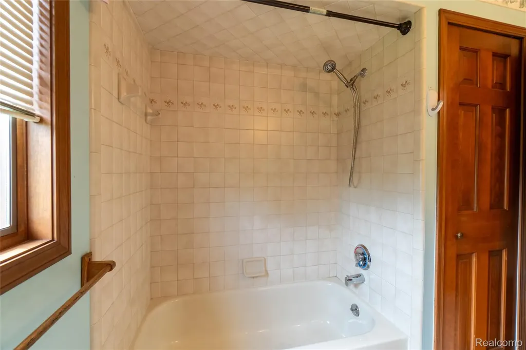 19678 Ashley Court Livonia City MI 48152