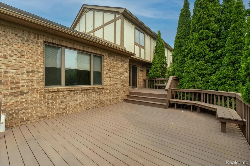 19678 Ashley Court Livonia City MI 48152