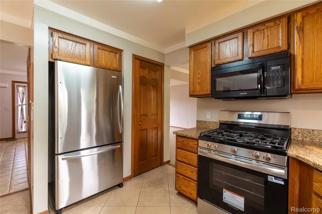 19678 Ashley Court Livonia City MI 48152