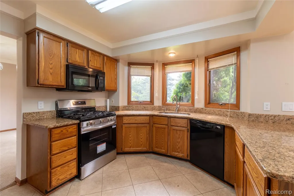 19678 Ashley Court Livonia City MI 48152