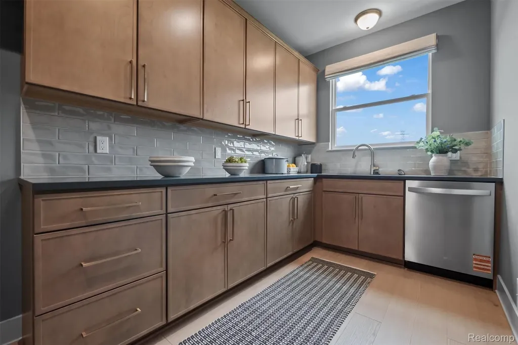 987 Buell Road Oakland Charter Township MI 48363