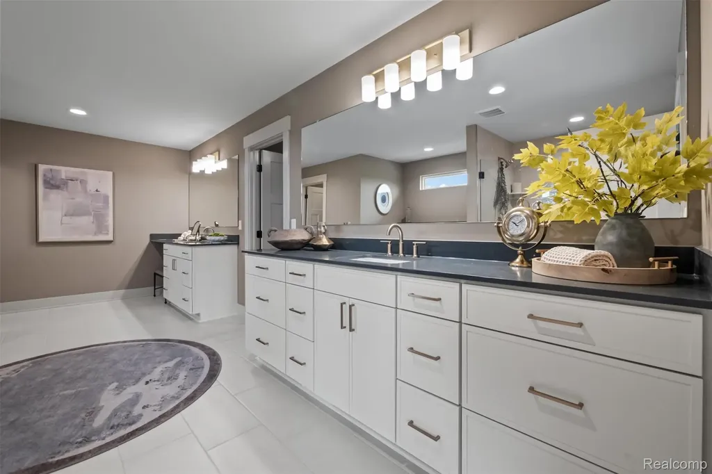 987 Buell Road Oakland Charter Township MI 48363