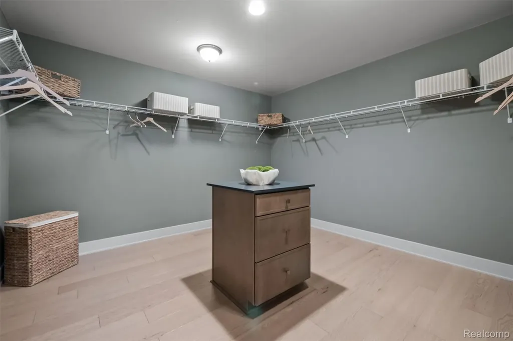 987 Buell Road Oakland Charter Township MI 48363