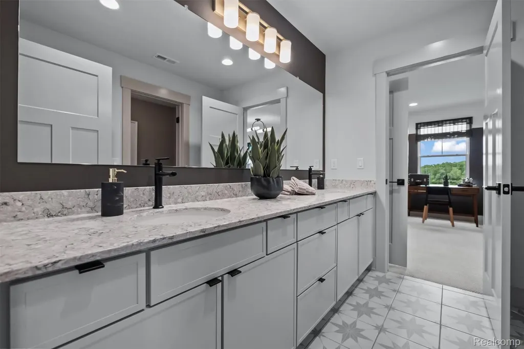 987 Buell Road Oakland Charter Township MI 48363