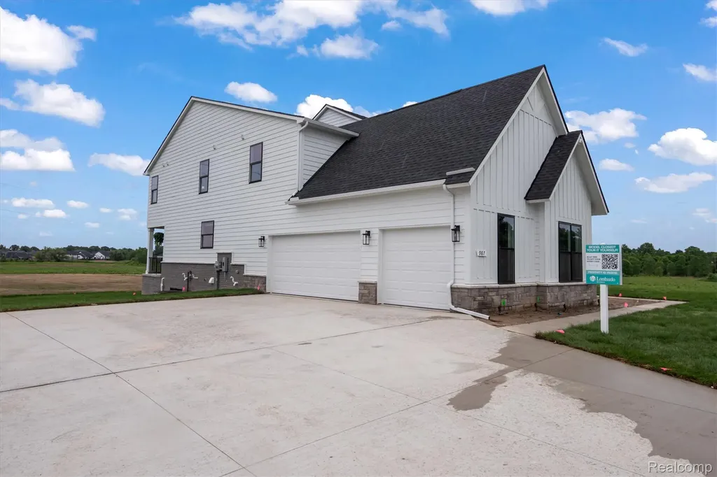 987 Buell Road Oakland Charter Township MI 48363