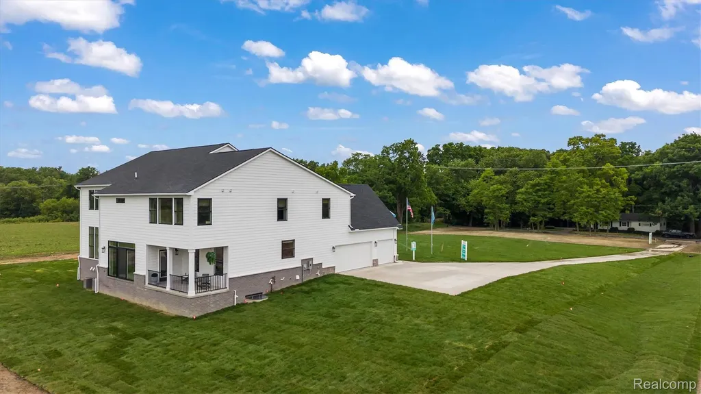 987 Buell Road Oakland Charter Township MI 48363