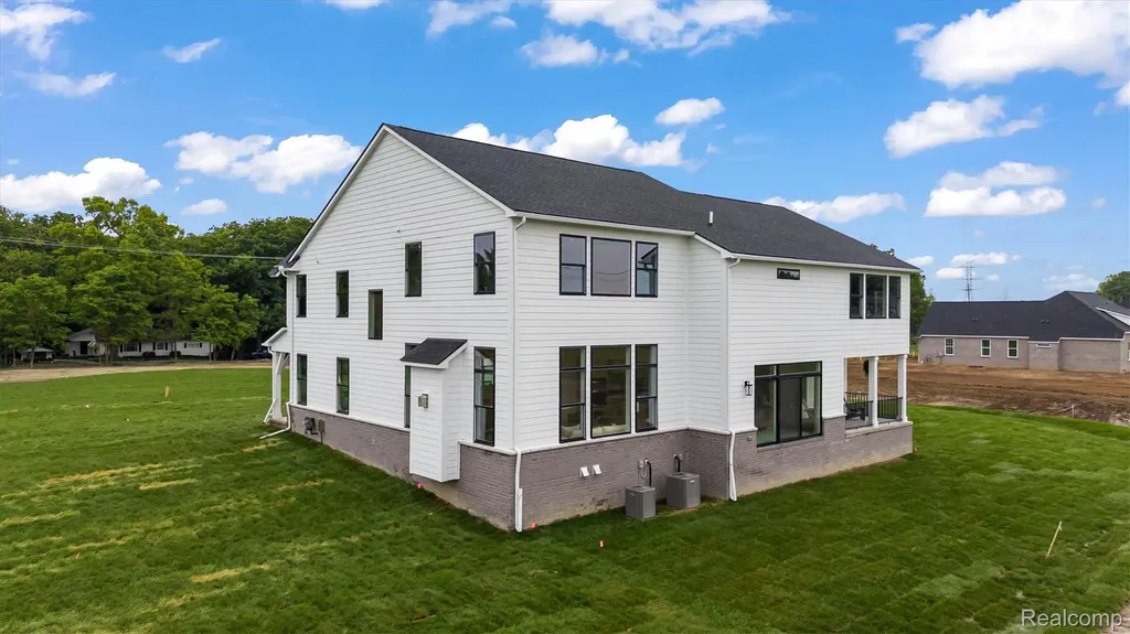 987 Buell Road Oakland Charter Township MI 48363