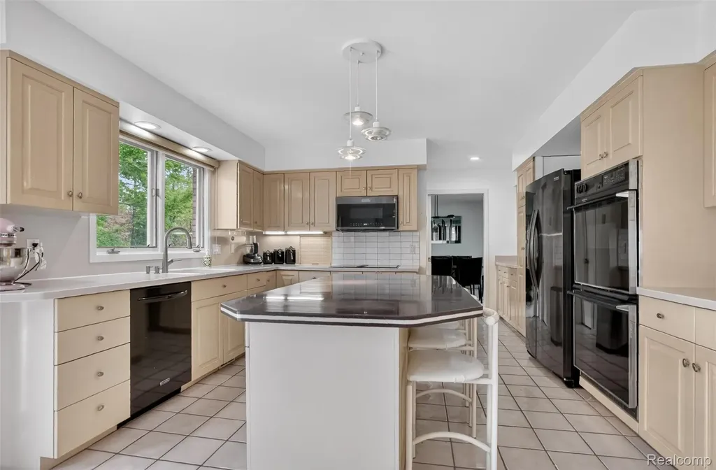 28959 Augusta Farmington Hills City MI 48331