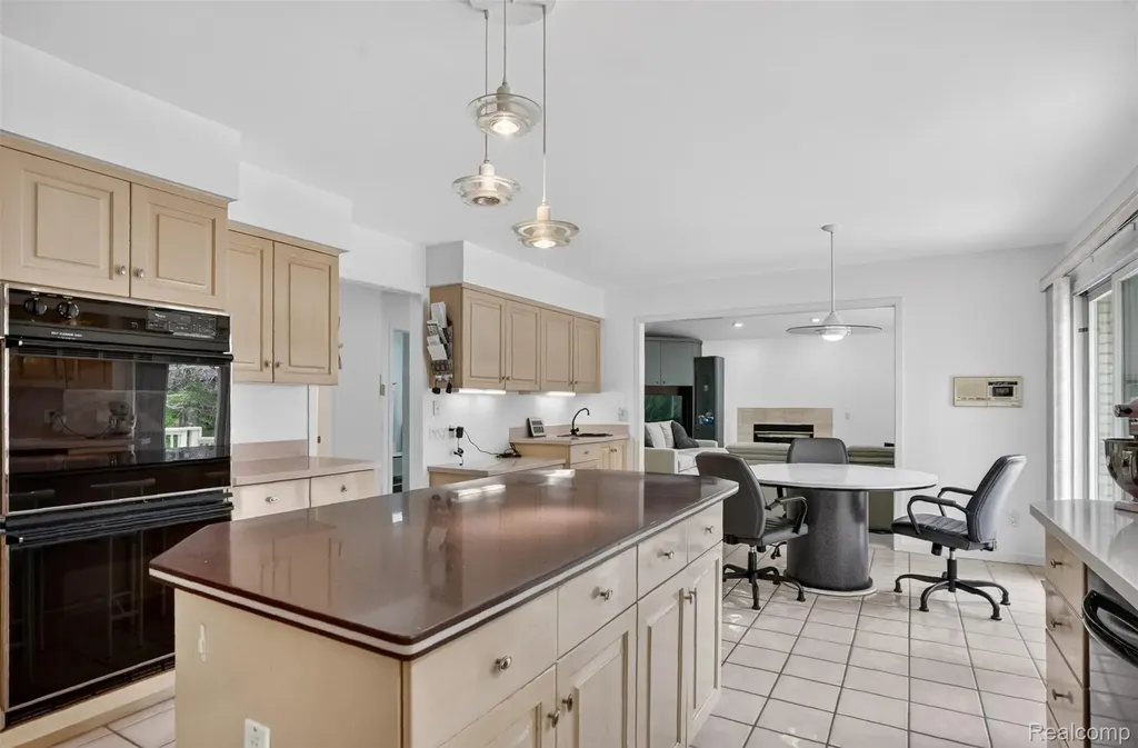 28959 Augusta Farmington Hills City MI 48331