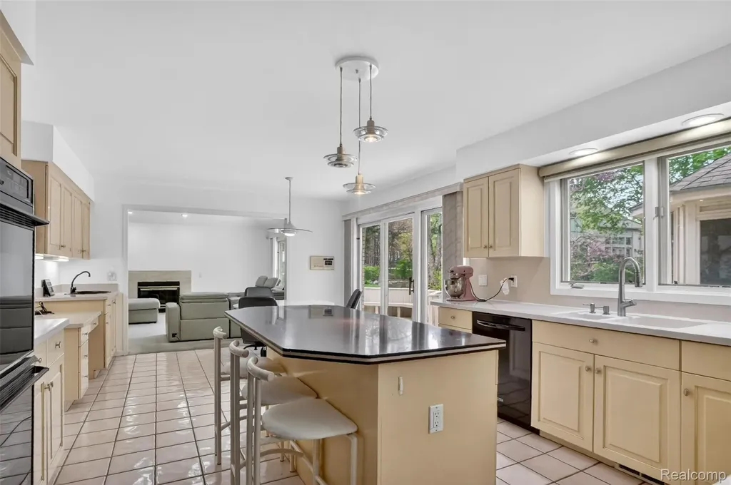 28959 Augusta Farmington Hills City MI 48331