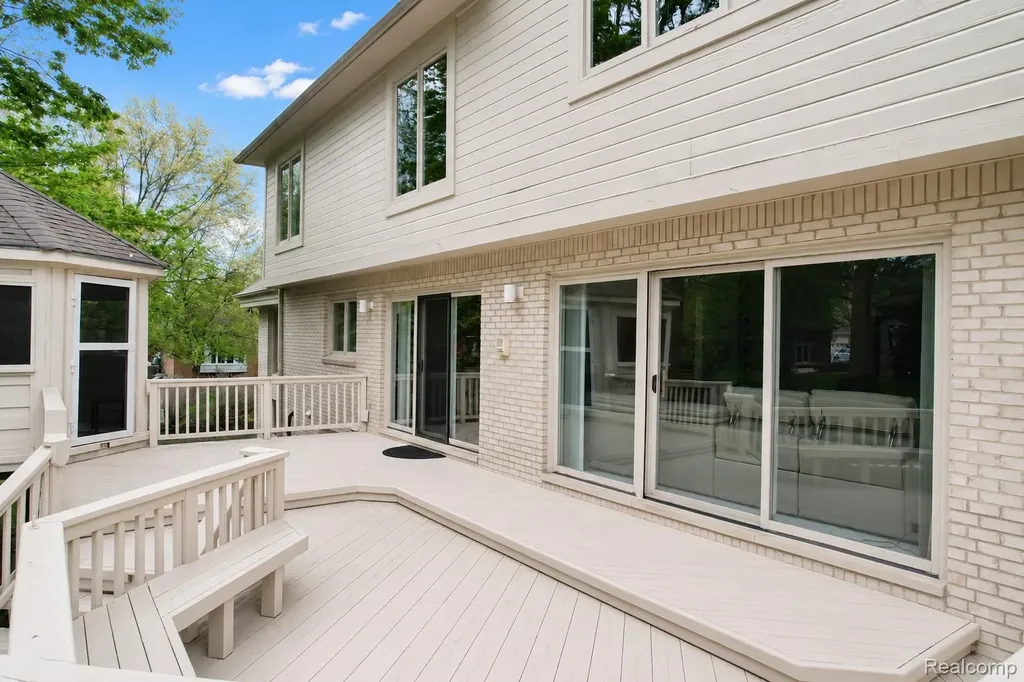 28959 Augusta Farmington Hills City MI 48331