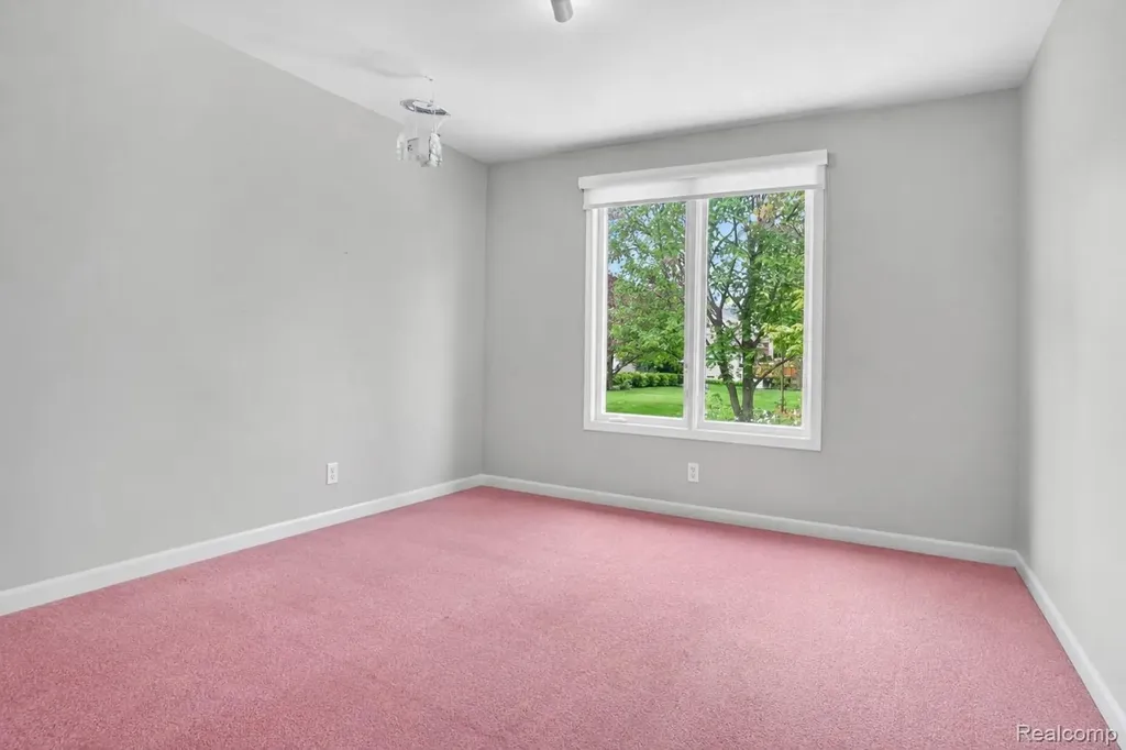 28959 Augusta Farmington Hills City MI 48331