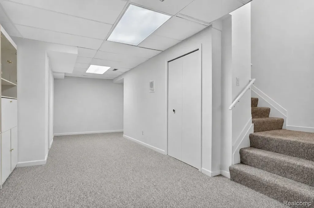 28959 Augusta Farmington Hills City MI 48331