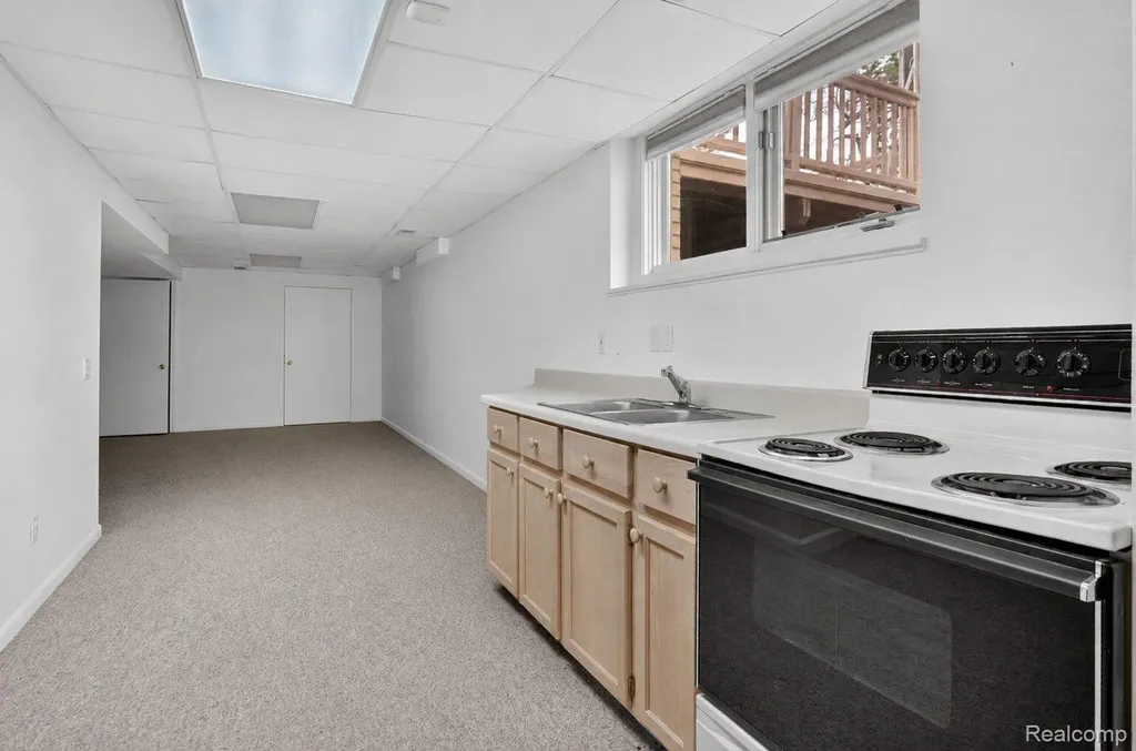 28959 Augusta Farmington Hills City MI 48331
