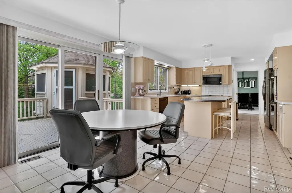28959 Augusta Farmington Hills City MI 48331
