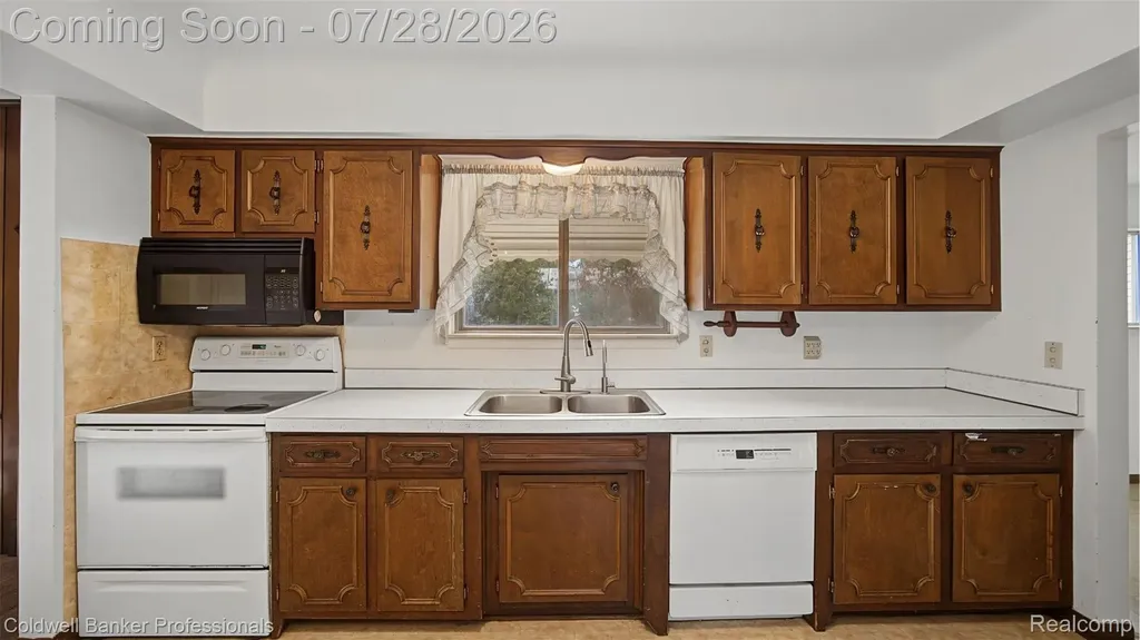 430 Spezia Drive Oxford Charter Township MI 48371