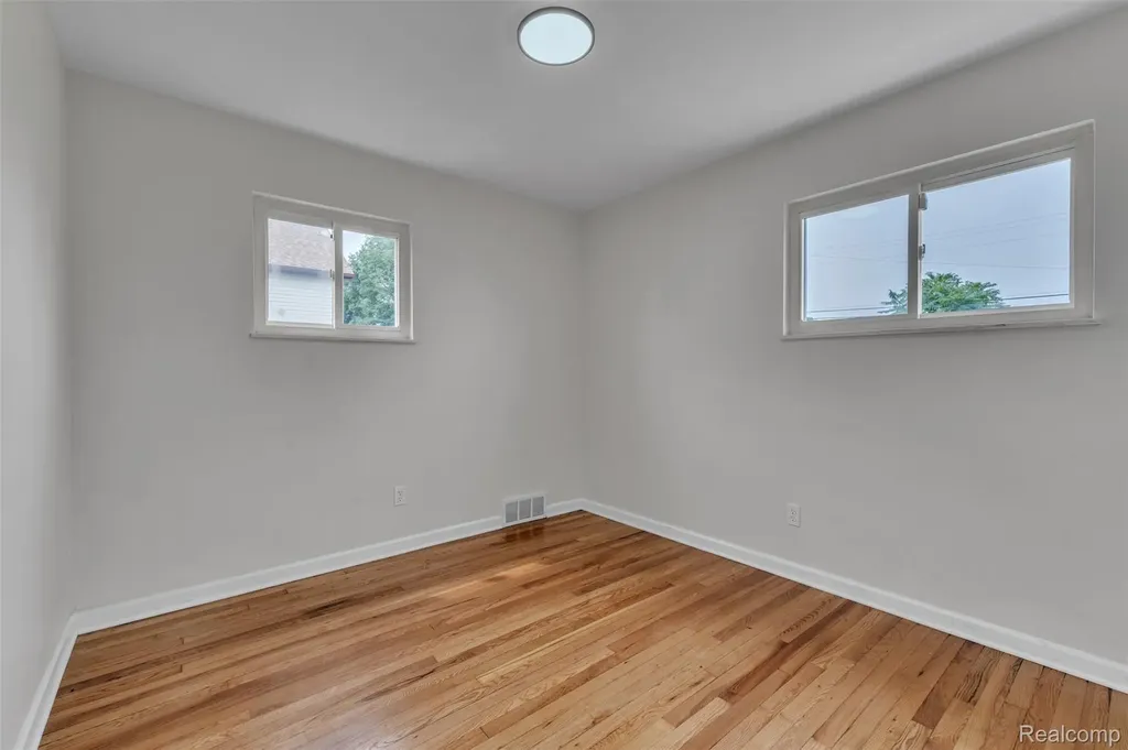 8712 Whitlock Avenue Dearborn City MI 48126