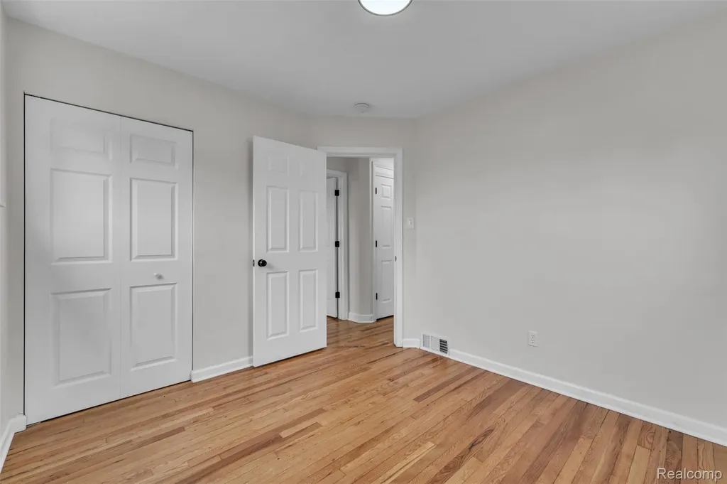 8712 Whitlock Avenue Dearborn City MI 48126