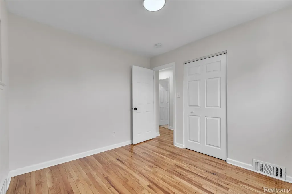 8712 Whitlock Avenue Dearborn City MI 48126
