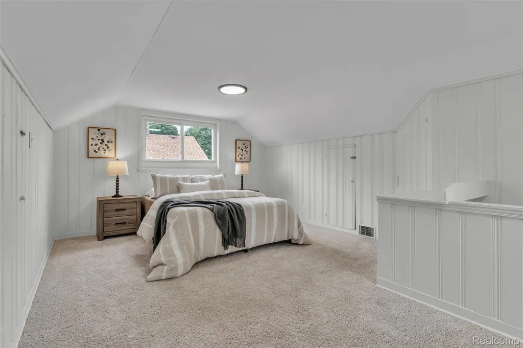 8712 Whitlock Avenue Dearborn City MI 48126