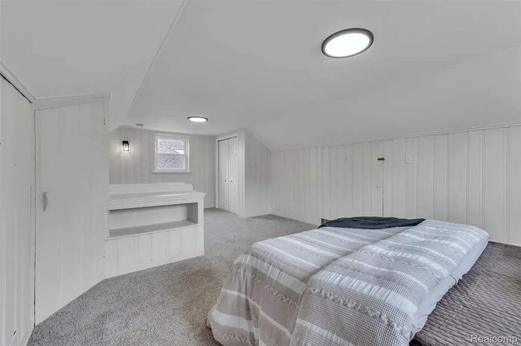 8712 Whitlock Avenue Dearborn City MI 48126