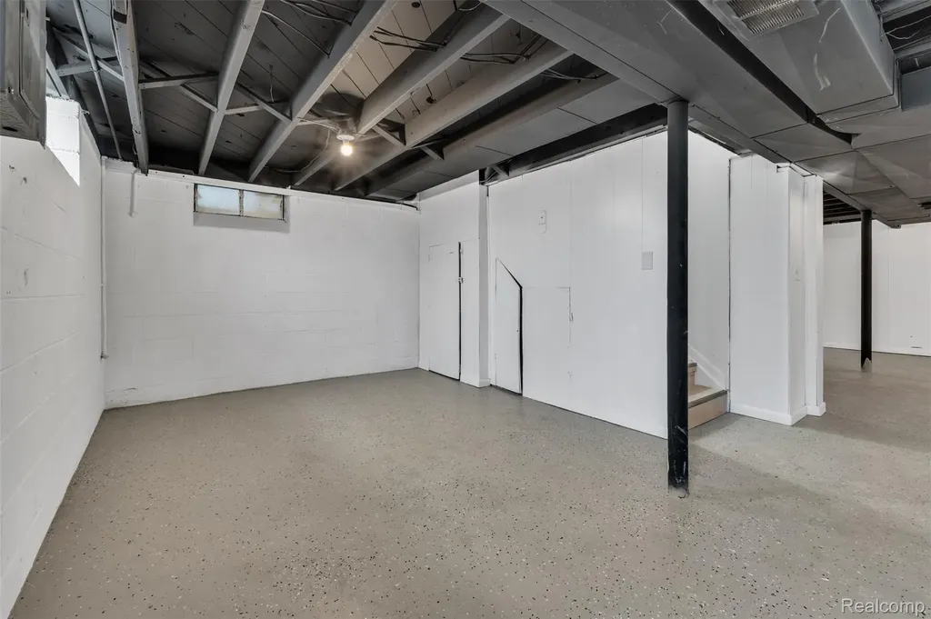 8712 Whitlock Avenue Dearborn City MI 48126