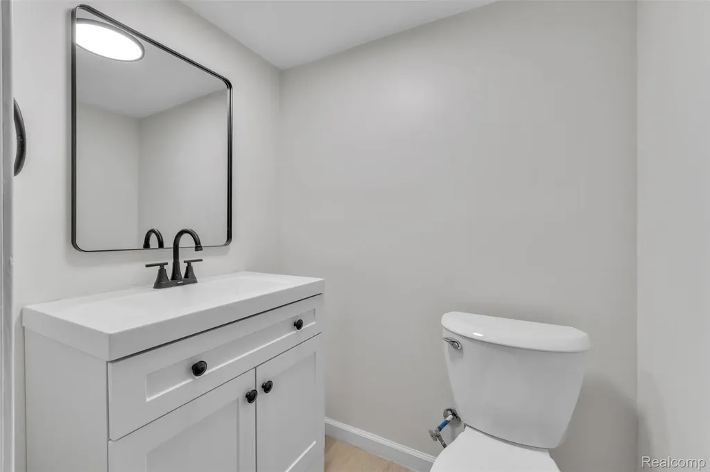 8712 Whitlock Avenue Dearborn City MI 48126