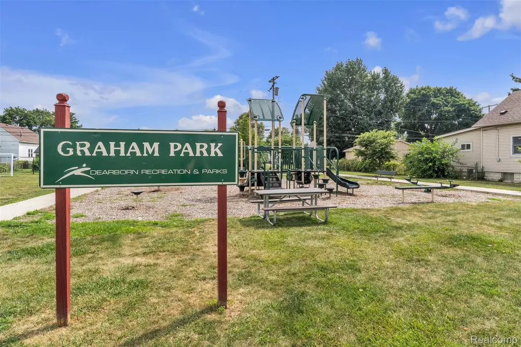 8712 Whitlock Avenue Dearborn City MI 48126