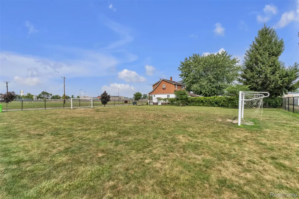8712 Whitlock Avenue Dearborn City MI 48126