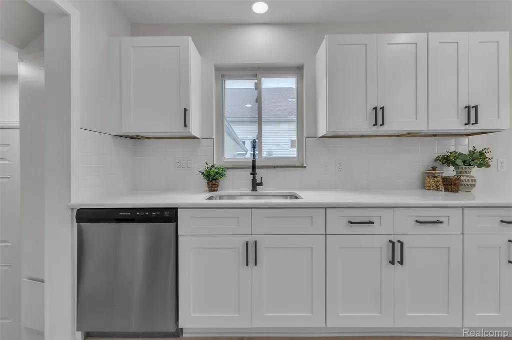 8712 Whitlock Avenue Dearborn City MI 48126