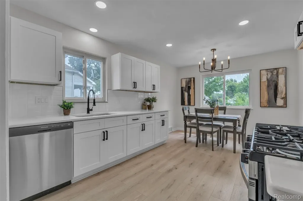 8712 Whitlock Avenue Dearborn City MI 48126