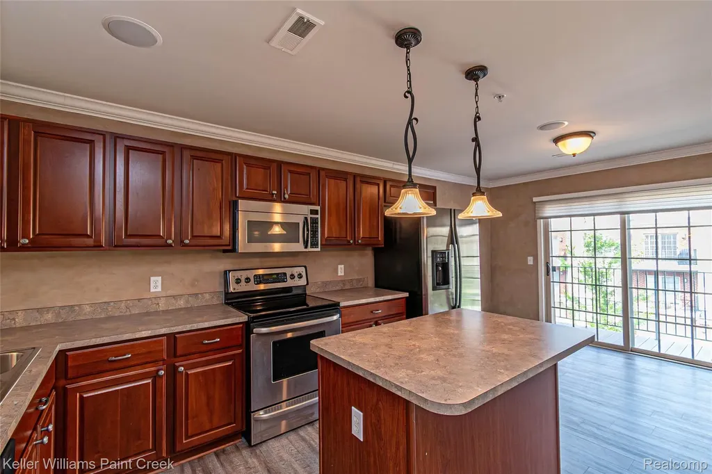 1424 Ashford Court Troy City MI 48084