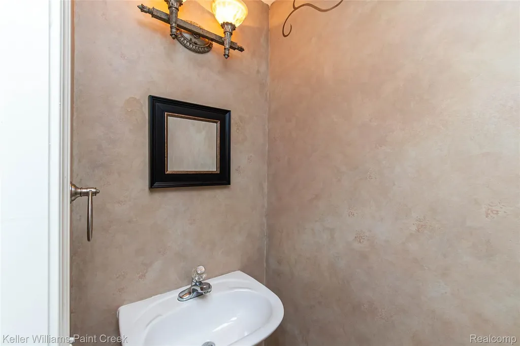 1424 Ashford Court Troy City MI 48084