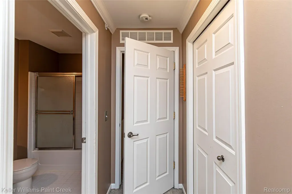 1424 Ashford Court Troy City MI 48084