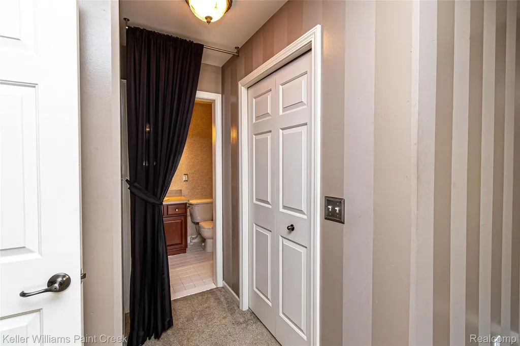 1424 Ashford Court Troy City MI 48084
